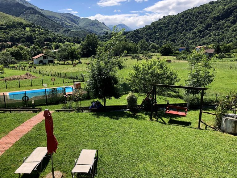 hotel piscina exteriores 2 1240x930 1 scaled 1 768x576